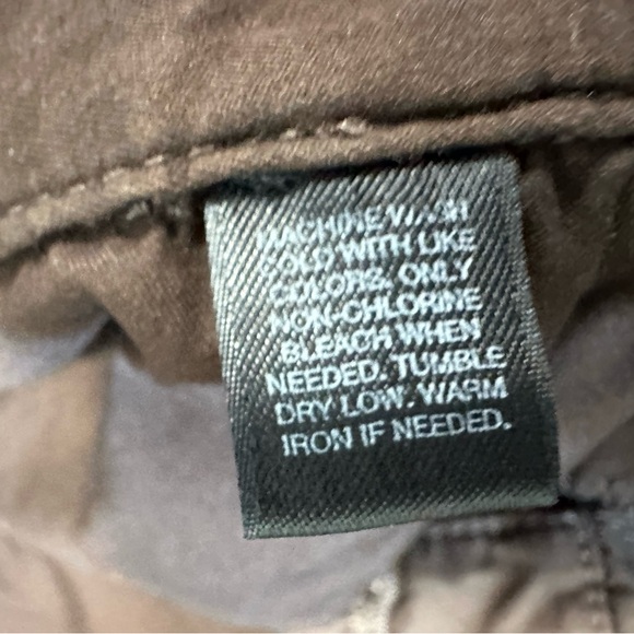 Y2K Vintage Express women's brown cargo pants.
Size: 8 - Picture 6 of 7